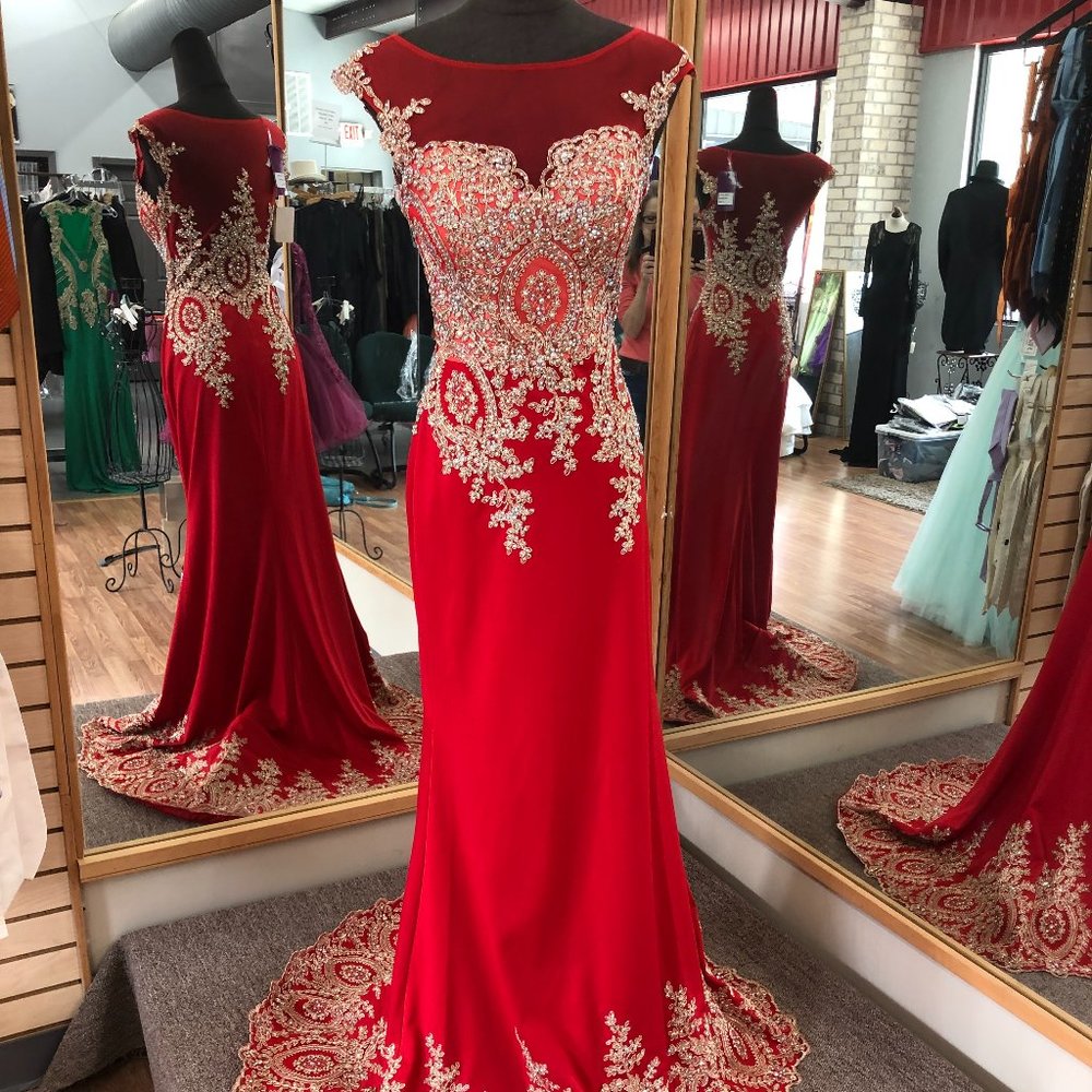 Wow 199until Jan 3 Red & Gold Gown by Lucci Lu size 6